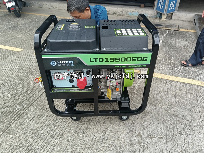 2025年9月9日，客戶到店采購綠田10kw柴油發(fā)電機(jī)組并試機(jī)