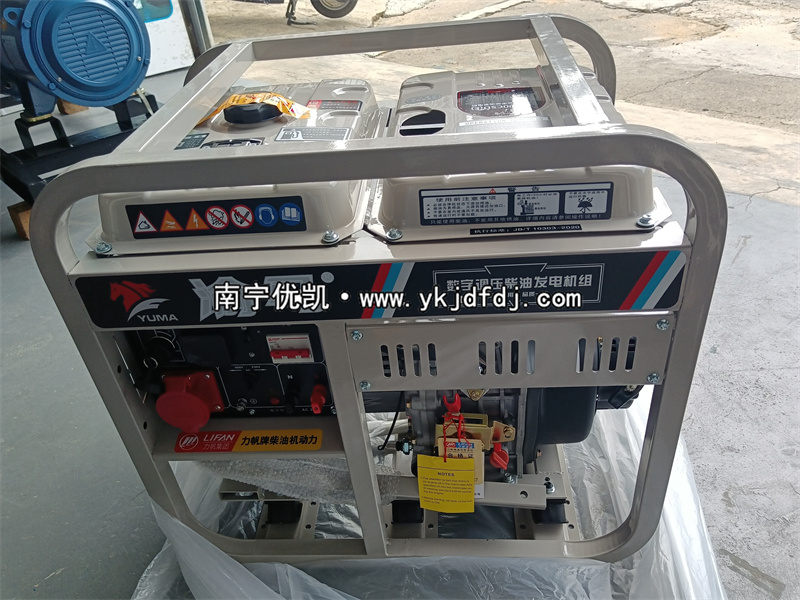 2022年8月18日，小型發(fā)電機(jī)8KW等功率柴油發(fā)電機(jī)組發(fā)貨南寧某工地