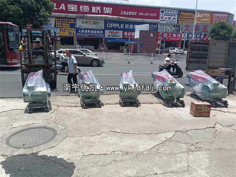 2023年7月26日，非洲項(xiàng)目出口5臺單缸柴油發(fā)電機(jī)組試機(jī)發(fā)貨大連港口