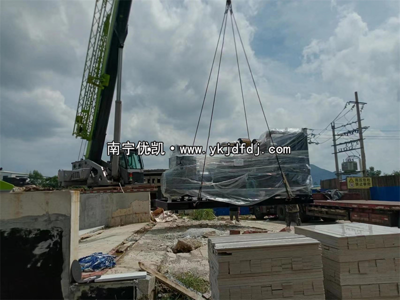 2023年8月29日，廣西項(xiàng)目800kw上柴發(fā)電機(jī)組到貨安裝現(xiàn)場(chǎng)