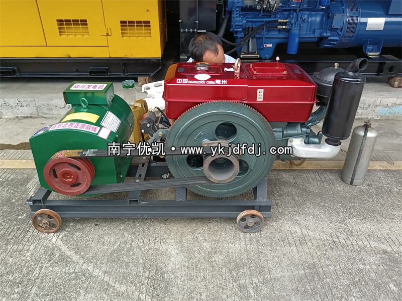 2024年7月28日，客戶(hù)到店自提15kw單缸柴油發(fā)電機(jī)組