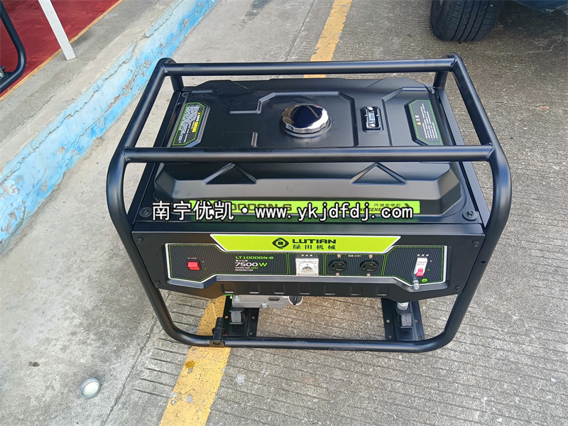 2024年8月8日，客戶(hù)到店自提7.5KW汽油發(fā)電機(jī)組