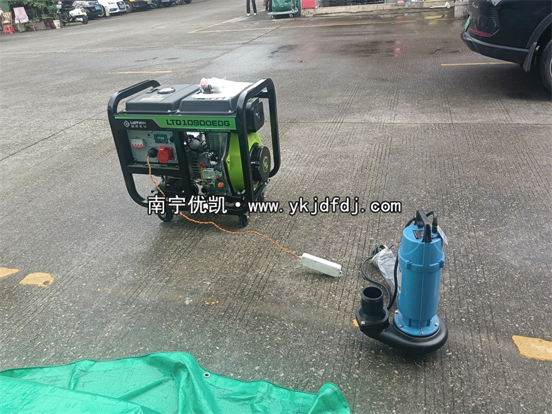 2024年8月13日，客戶(hù)到店自提8KW柴油發(fā)電機(jī)組