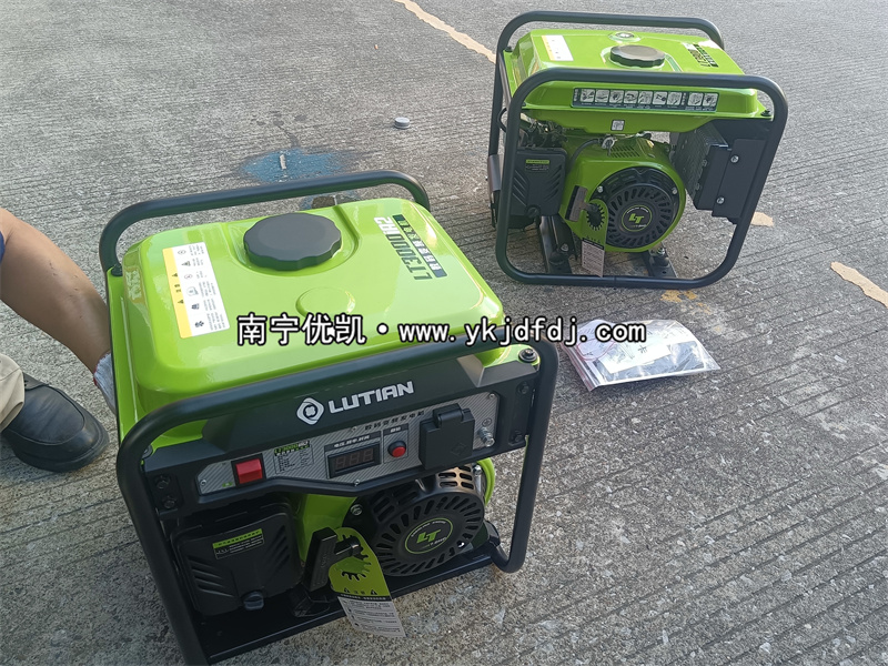 2024年9月23日，客戶(hù)到店自提兩臺(tái)汽油變頻發(fā)電機(jī)