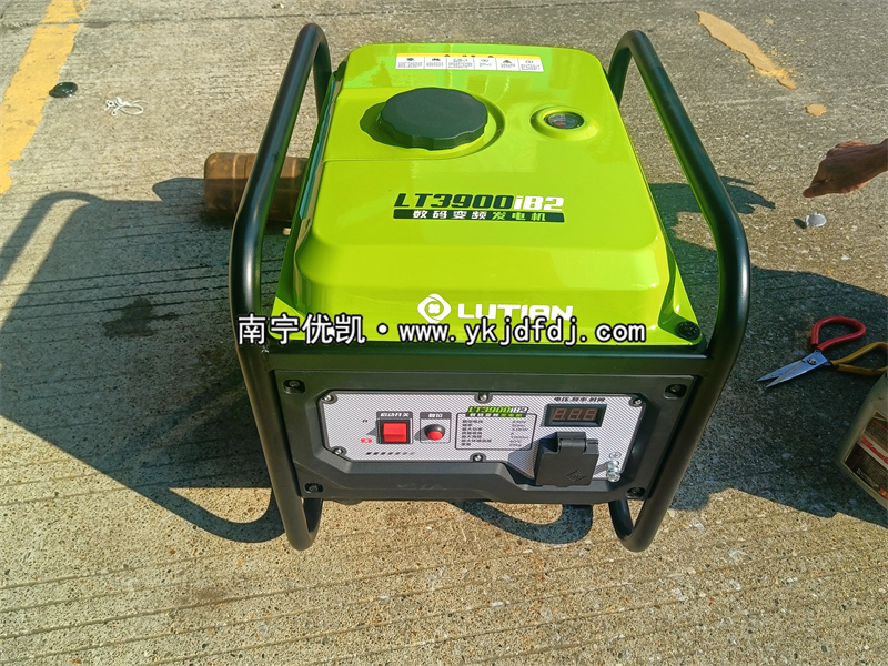 2024年10月11日，客戶(hù)到店自提3KW汽油變頻發(fā)電機(jī)