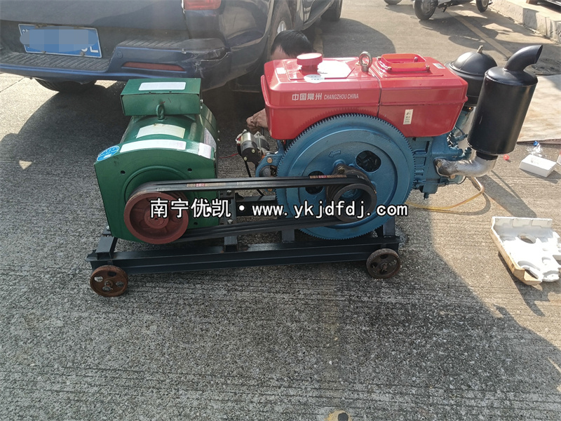 2024年10月21日，客戶(hù)到店自提20KW單缸柴油發(fā)電機(jī)組