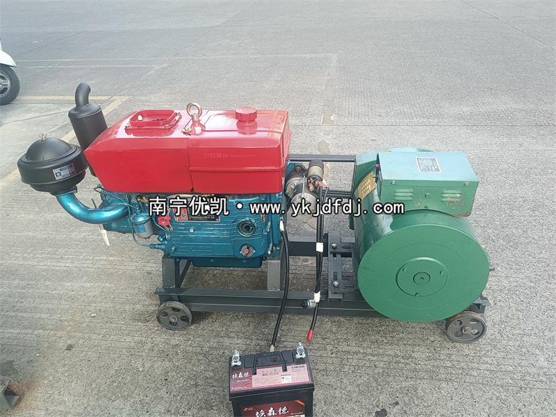 2024年12月19日，客戶到店自提15kw單缸柴油發(fā)電機(jī)組