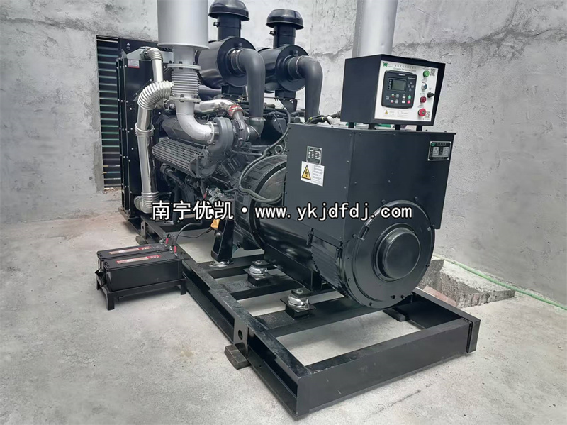 2025年7月6日，欽州項目600KW上柴發(fā)電機(jī)組安裝調(diào)試完成并通過驗收