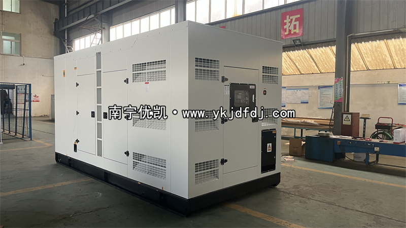 2025年7月15日，國外項(xiàng)目480KW上柴靜音柴油發(fā)電機(jī)組裝車發(fā)貨憑祥口岸